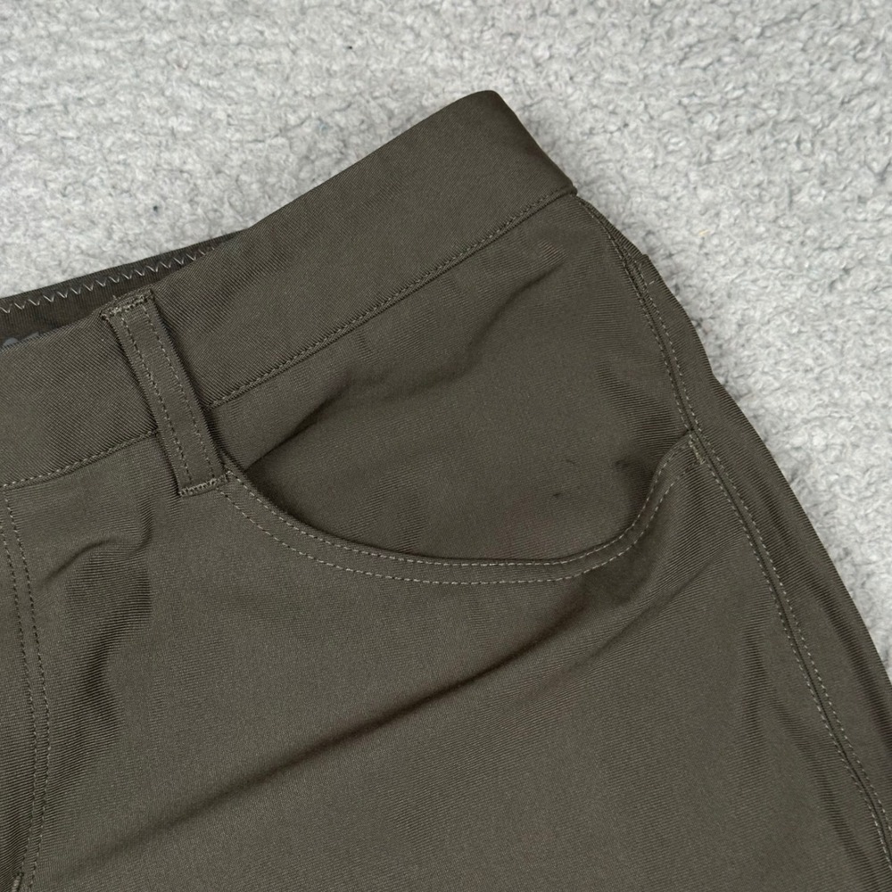 Vuori Meta Pant Mens 31x30 Dark Oregano Athletic Slim Stretch Tech Chino Travel - Picture 16 of 16